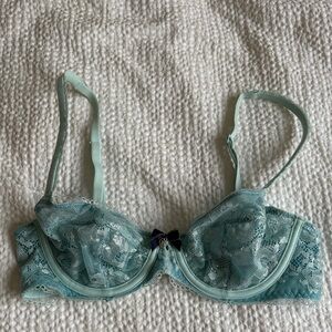 Victoria’s Secret Unlined Demi Underwire Bra 32B